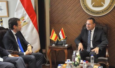 وزير التعليم العالي يبحث سبل تعزيز التعاون مع سفير مملكة إسبانيا ووفد جامعة IE الإسبانية