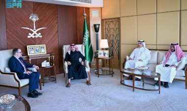 سفير المملكة لدى مصر يلتقي مدير شؤون الأونروا الإقليمي