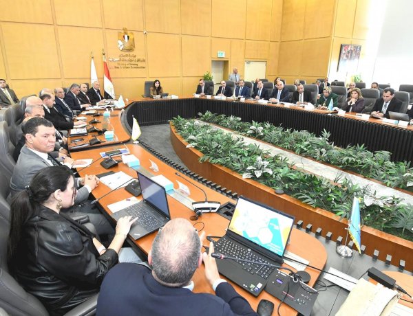 وزيرة الإسكان تعقد اجتماعًا موسعًا لمتابعة موقف تنفيذ مشروعات المرحلة الأولى من المبادرة الرئاسية "حياة كريمة"