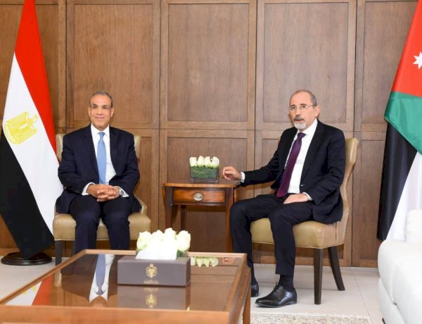 وزير الخارجية يبحث مع نظيره الأردني في عمّان تطورات التصعيد الإقليمي ويؤكد تضامن مصر الكامل مع الأردن