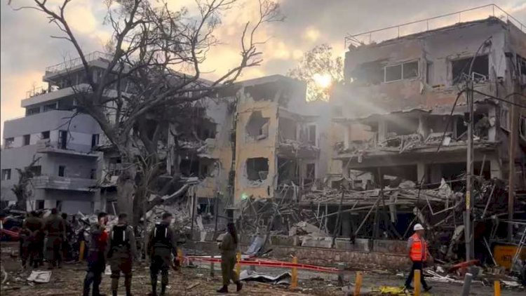 تضرر 40 مبنى جراء القصف الإيراني على تل أبيب وإجلاء 200 شخص