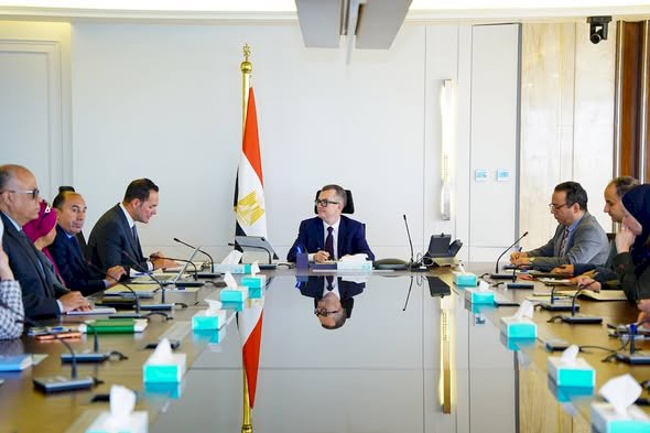 وزير التخطيط يبحث مع رئيس مركز المعلومات ودعم اتخاذ القرار تعزيز التعاون في متابعة أداء برنامج الحكومة وخططها
