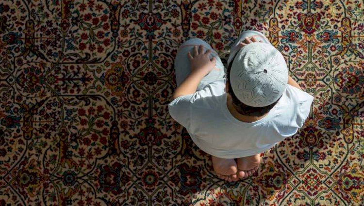 كيف نحمي أبناءنا من فخ إضاعة الصلاة واتباع الشهوات؟