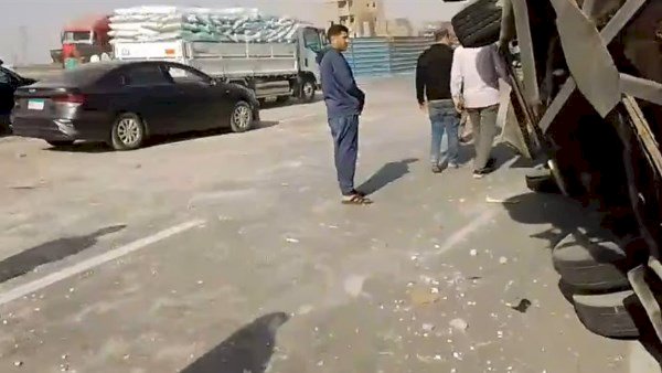 وجود إصابات.. حادث تصادم بين عدد من السيارات على الطريق الأوسطي