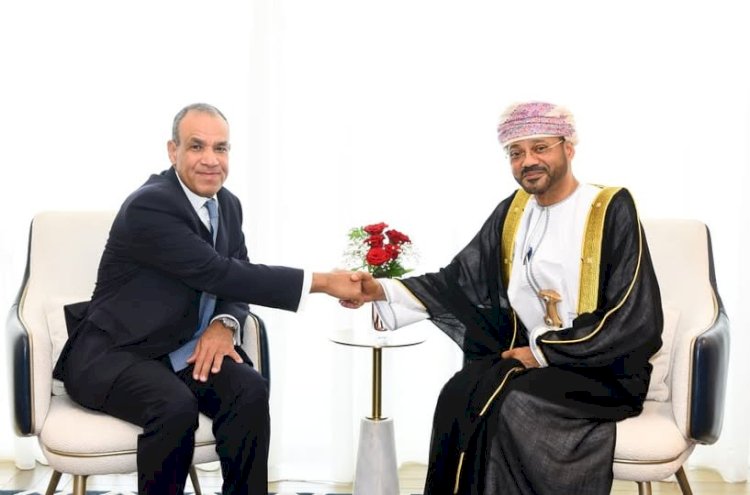 وزير الخارجية يبحث مع نظيره العُماني تطورات التصعيد العسكري ويؤكد تضامن مصر مع دول الخليج