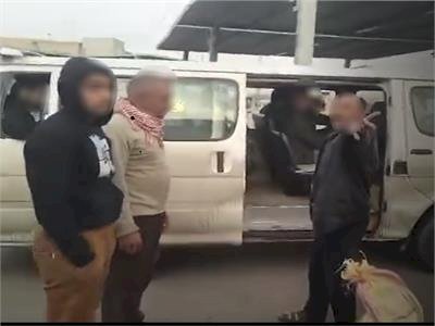 ضبط سائق ميكروباص لفرضه أجرة زيادة على الركاب بالدقهلية