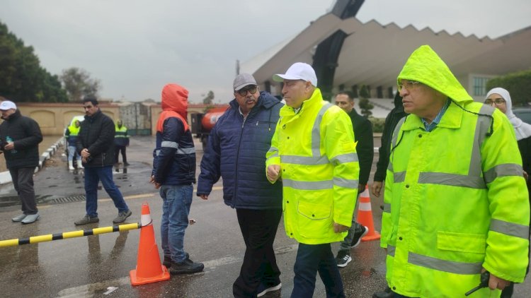 رئيس صرف صحي القاهرة الكبرى يتابع ميدانيًا جهود سحب مياه الأمطار