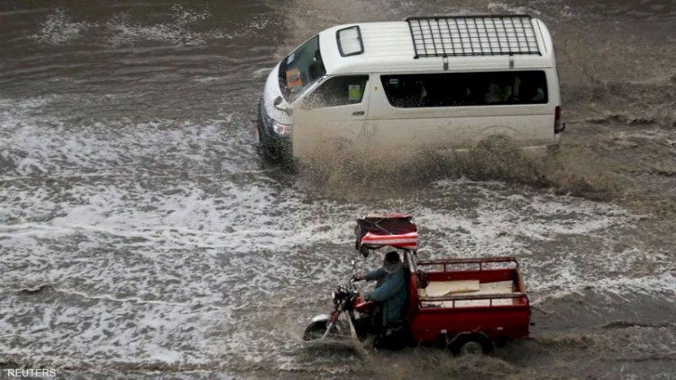 وزير الصحة يتلقى تقريراً من هيئة الإسعاف وإدارة الأزمات بشأن متابعة حالة الطقس السيئ