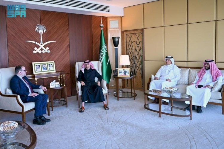 سفير المملكة لدى مصر يلتقي مدير شؤون الأونروا الإقليمي