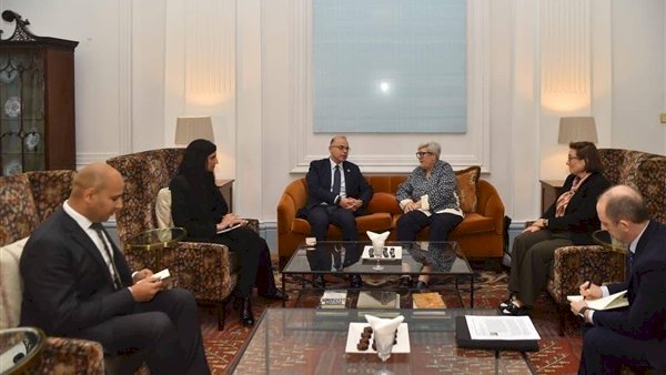 وزير الاستثمار يبحث مع الممثلة الخاصة للمملكة المتحدة لشؤون المناخ تعزيز الاستثمارات الخضراء