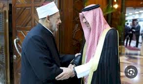 شيخ الأزهر يستقبل سفير خادم الحرمين الشريفين لدى مصر