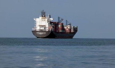 مصر مش هتسكت.. مصطفى بكري يحذر من غلق باب المندب بسبب حرب إيران