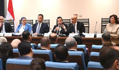 وزير التعليم يناقش قانون حماية الأطفال من مخاطر السوشيال ميديا