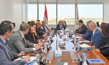 وزير الاستثمار يبحث مع القابضة للسياحة ووحدة "الشركات المملوكة للدولة" فرص تعظيم عوائد الأصول والتوسع في أفريقيا