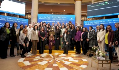 البورصة المصرية تستهل جلسة التداول في المقر التاريخي بقرع الجرس احتفالًا باليوم العالمي للمرأة