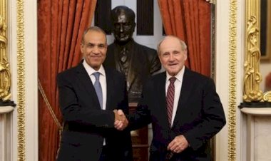 وزير الخارجية يلتقي رئيس لجنة العلاقات الخارجية بمجلس الشيوخ الأمريكي