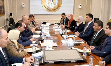 وزيرا الصناعة والعمل يبحثان سبل تعزيز التكامل والتعاون بين الوزارتين في المجالات المشتركة
