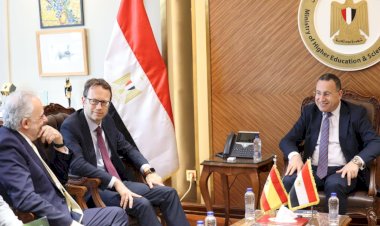 وزير التعليم العالي يبحث سبل تعزيز التعاون مع سفير مملكة إسبانيا ووفد جامعة برشلونة المستقلة الإسبانية UAB