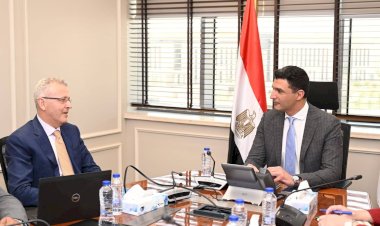 وزير الصناعة يبحث مع شركة "جي بي أوتو" مشروعاتها الحالية