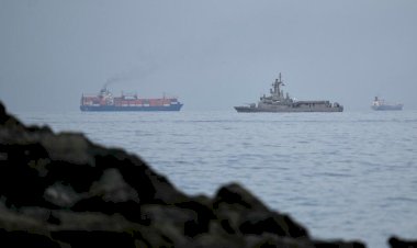 هرمز يعود للحياة بعد إعلان طهران فتح المرور الكامل أمام السفن التجارية