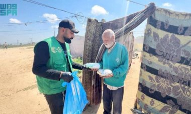 25000 وجبة جديدة.. مركز الملك سلمان للإغاثة يواصل توزيع الوجبات الغذائية لأهالي قطاع غزة