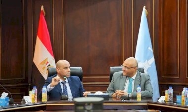 وزير العمل يبدأ زيارته بلقاء المحافظ لتعزيز التعاون في ملفات سوق العمل