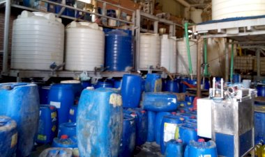 ضبط مصنع منظفات يعمل بدون ترخيص بمنطقة السقالة بالغردقة