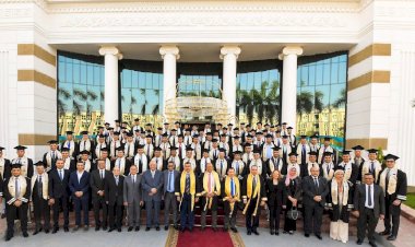 *رئيس جامعة العاصمة يشهد حفل تخرج الماجستير المهني في إدارة الأعمال بالأكاديمية العسكرية*