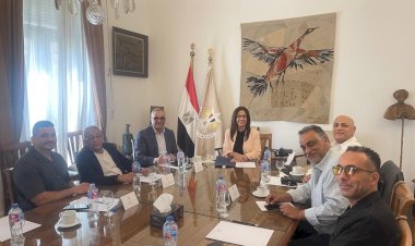 وزيرة الثقافة تبحث مع صُنّاع السينما سبل تطوير الصناعة وتعزيز تنافسيتها