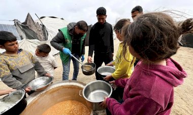 تواصل عمليات توزيع المساعدات على سكان قطاع غزة عبر أطقم مركز الملك سلمان الإغاثي