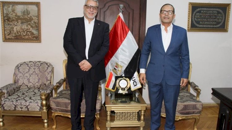 رئيس اتحاد الدراجات يجتمع بالخبير الإيطالي عقب وصوله إلى القاهرة لقيادة المنتخب