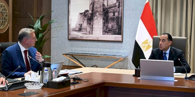 رئيس الوزراء يلتقي وزير البترول والثروة المعدنية لاستعراض عددٍ من ملفات عمل الوزارة