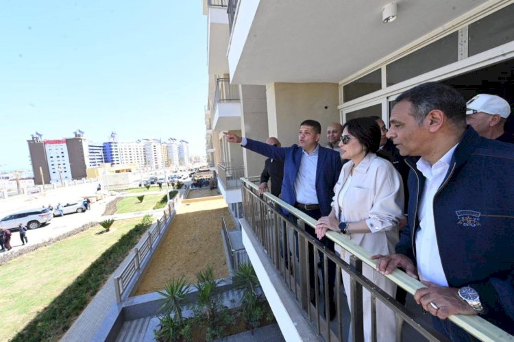 وزيرة الإسكان تتفقد مشروعات مارينا 8 و"بوغاز 24" والممشى السياحي بمارينا