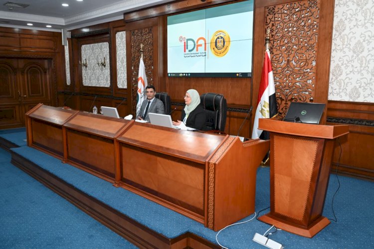 وزير الصناعة يلتقي قيادات وموظفي الهيئة العامة للتنمية الصناعية