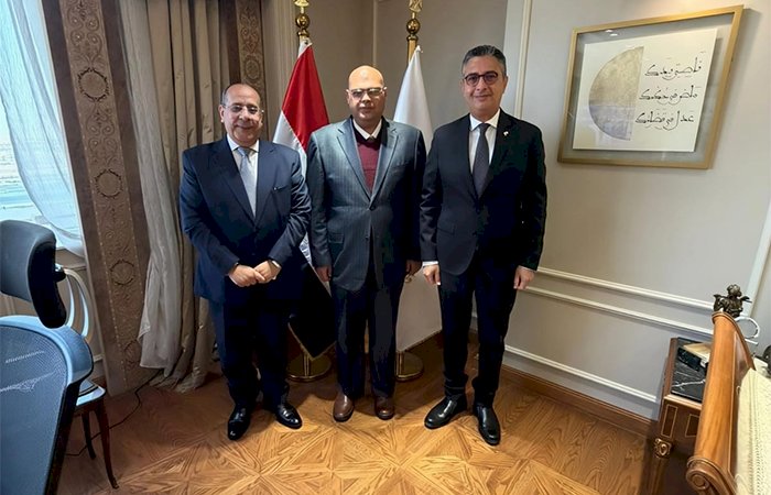 عقول تبني وأفكار تعانق سماء الوطن