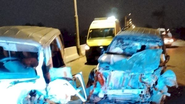 إصابة شخصين في حادث تصادم سيارتين نقل على الطريق الصحراوي في قنا