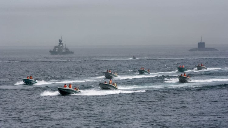 مضحكة للغاية.. إيران تسخر من تهديدات ترامب بشأن الحصار البحري