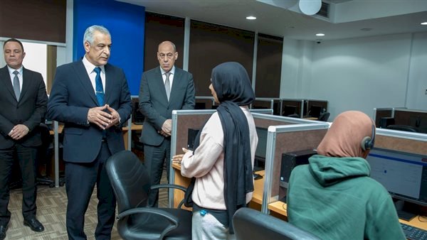 وزير الإنتاج الحربي يتابع منظومات العمل الرقمية وتأمين الشبكات