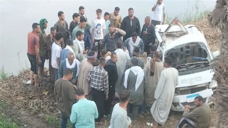 مصرع عاملين وإصابة 12 آخرين في انقلاب ميكروباص ببني سويف