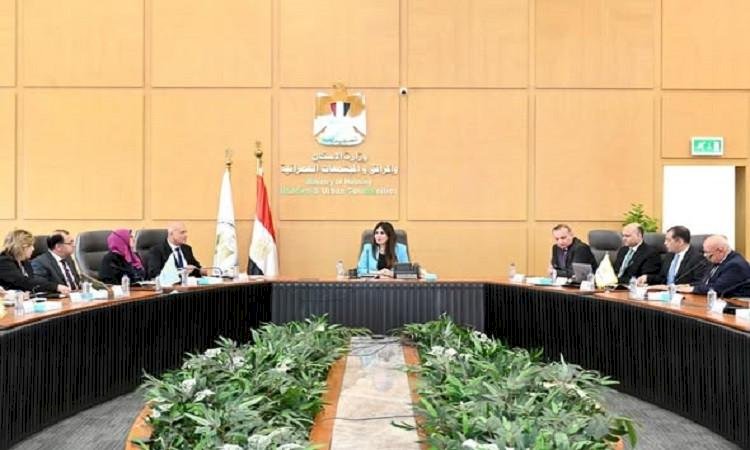 وزيرة الإسكان تعقد اجتماعًا موسعًا لمتابعة موقف تنفيذ مشروعات المبادرة الرئاسية "حياة كريمة"
