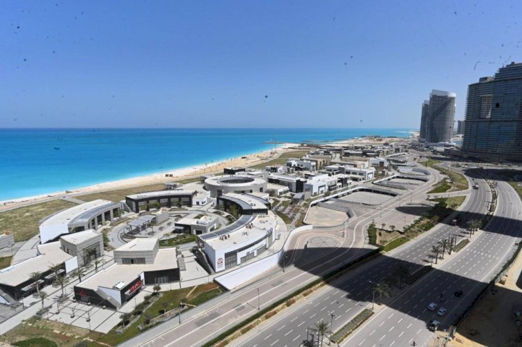 وزيرة الإسكان تتابع سير العمل بعددٍ من المشروعات الجاري تنفيذها بمدينة العلمين الجديدة ومارينا