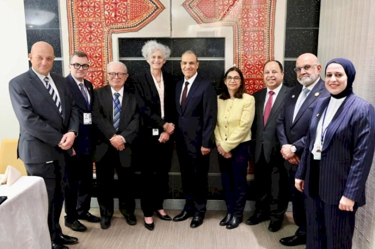 وزير الخارجية يلتقي مع نائب رئيس البنك الدولي للبنية التحتية