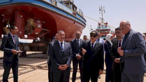 الفريق أسامة ربيع يشهد تدشين وحدات بحرية جديدة بشركة التمساح لبناء السفن