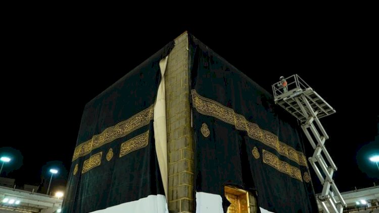 السعودية تعلن الإنتهاء من أعمال الصيانة الشاملة للكعبة المشرفة