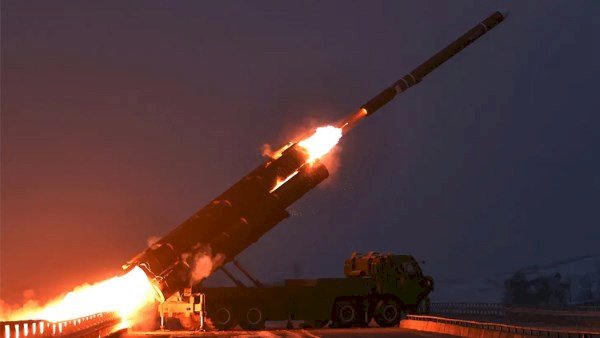 كوريا الشمالية تطلق صواريخ باليستية جديدة وتصعيد في التوتر مع الجنوب