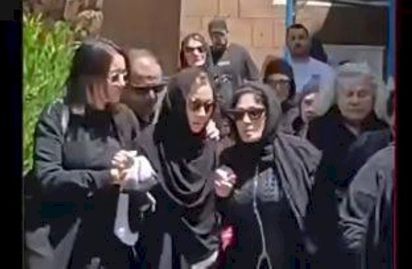 تشييع جثمان والد منة شلبي إلى مثواه الأخير بعد إداء صلاة الجنازة