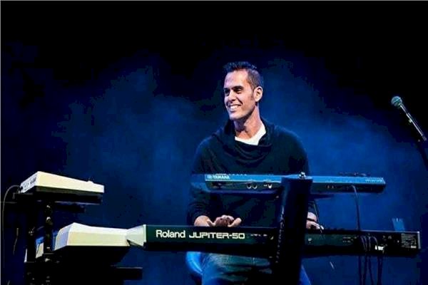 هشام خرما يعزف مؤلفاته العصرية بالأوبرا الليلة