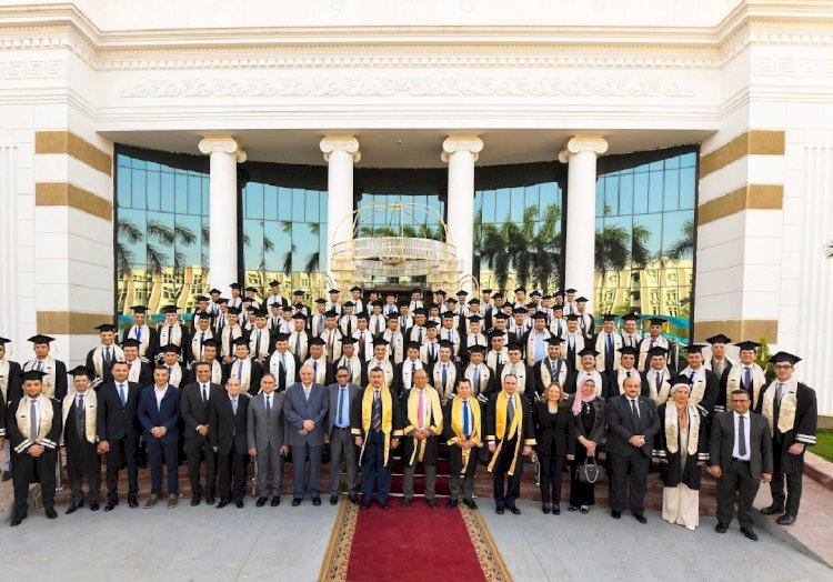 *رئيس جامعة العاصمة يشهد حفل تخرج الماجستير المهني في إدارة الأعمال بالأكاديمية العسكرية*