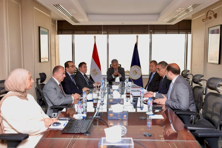 وزير السياحة يتابع مستجدات إطلاق منظومة مدفوعات الشركات (CPS) وتطوير منصة "رحلة"