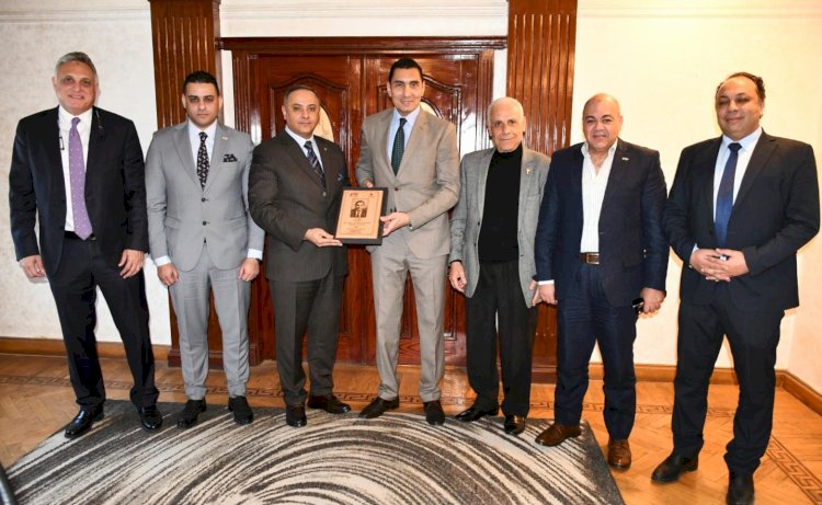 وزير الرياضة يعقد اجتماعًا مع مجلس إدارة اتحاد التجديف